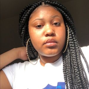 Meet your Posher, Destinee